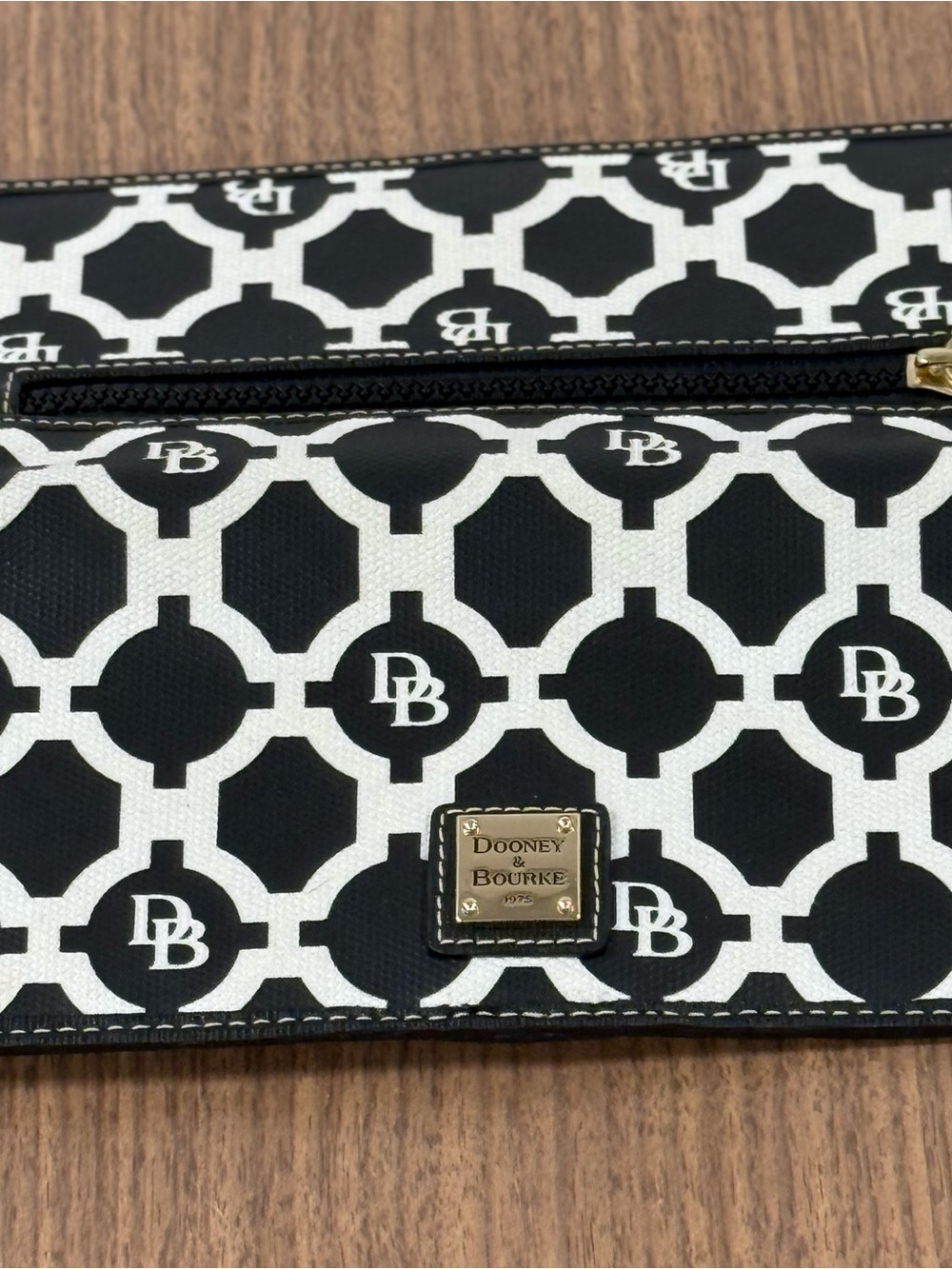 Dooney & Bourke Black and White Geometric Logo Continental Wallet - Picture 4 of 10
